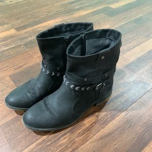 Black fall/winter booties
